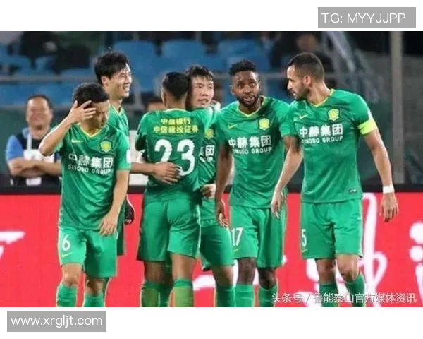 重庆篮球队在邀请赛中以84分稳居积分榜首位，表现出色引人瞩目