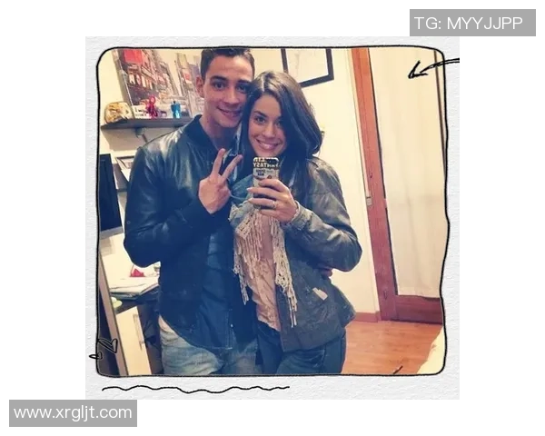 模仿足球明星外貌的年轻人如何在社交媒体上获得关注与认可 模仿足球明星外貌的年轻人如何在社交媒体上获得关注与认可