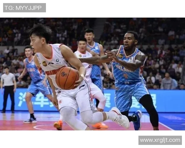 深圳篮球队战术解析：如何在比赛中提升团队协作与进攻效率