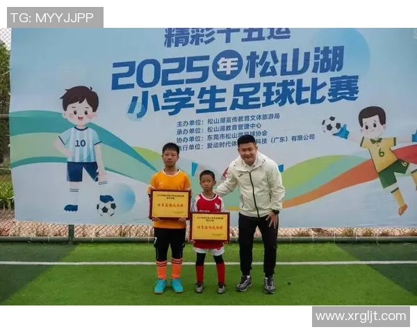 我的足球明星老爸带我走进绿茵场的梦想与奋斗之旅